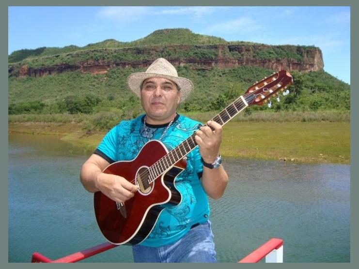 Adriano Esteves